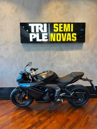 TRIUMPH DAYTONA 660 